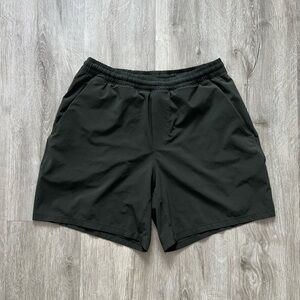 Like New Lululemon Men’s Dark Olive Green Pace-breaker 5” Size L